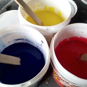 pentru obtinerea unui bait colorat, pigmentii colorati trebuie bine omogenizati