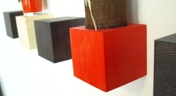 cuburi din lemn pentru obiecte decorative, colorate cu baituri pe baza de apa in culori vii