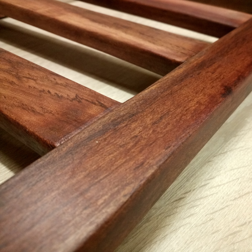 aspectul fibrei lemnului dupa reconditioanrea scaunelor de gradina cu Danish oil